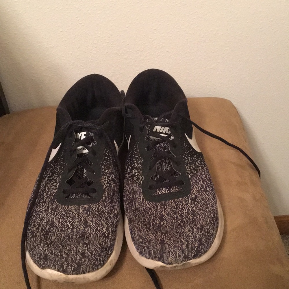 Nike Tennis Shoes